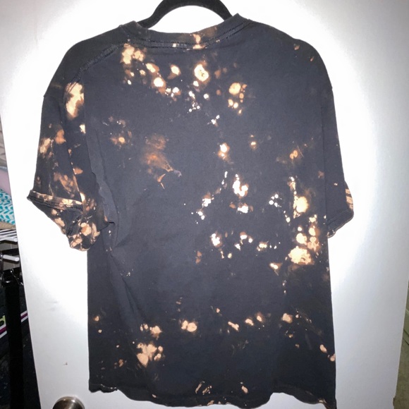 Distressed T-shirt - Picture 2 of 2